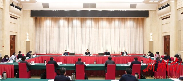 張慶偉：感悟思想偉力高舉思想旗幟堅定信心前行 以歷史主動精神加快推進湖南現(xiàn)代化建設(shè)